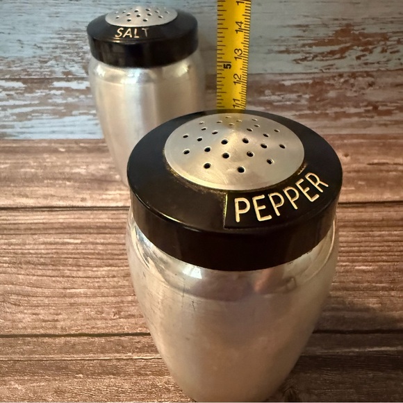 Vintage Kromex Metal Silver Salt and Pepper Shakers large size - Picture 7 of 15